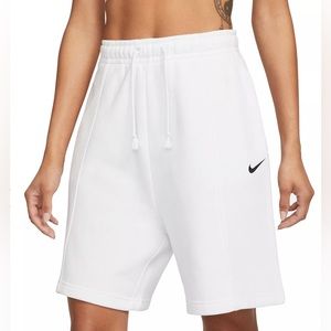 Nike Sportswear Essential Fleece High Rise Shorts